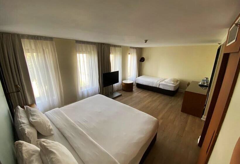 디럭스 트리플 룸, Miapera Hotel And Spa