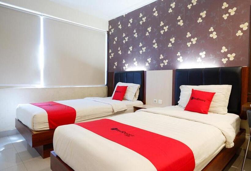 豪华房间, Reddoorz Plus @ Grand Pacifik Hotel Makassar