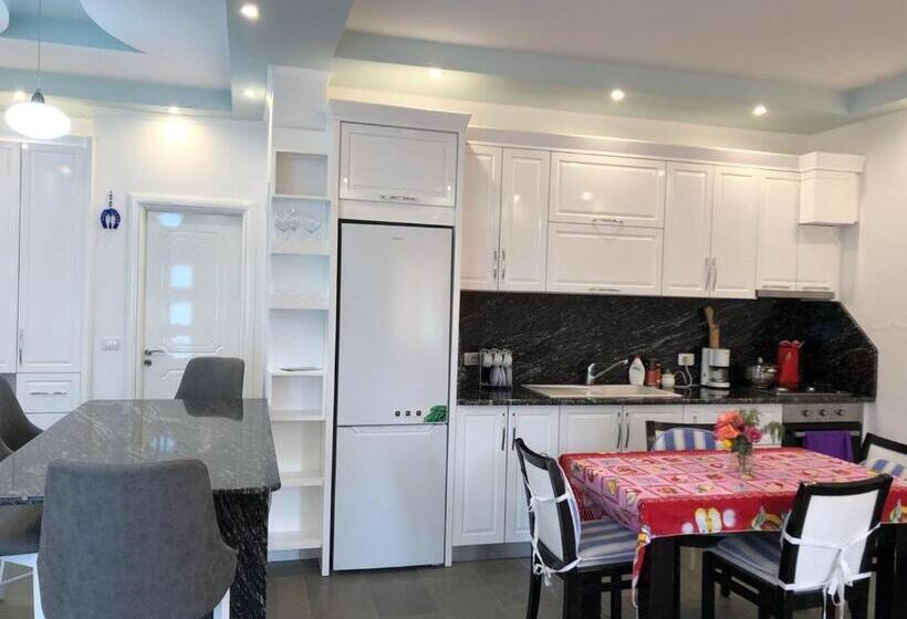 سوییت با چشم‌انداز کوه, Adriatik Guesthouse