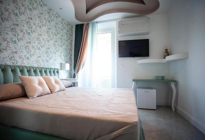 스탠다드 트리플 룸, Cavalieri D Oro Luxury House