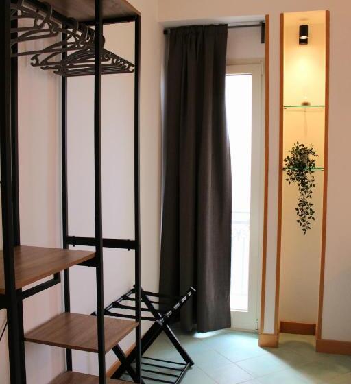 اتاق لوکس با بالکن و چشم‌انداز دریا, B&b Via Veneto