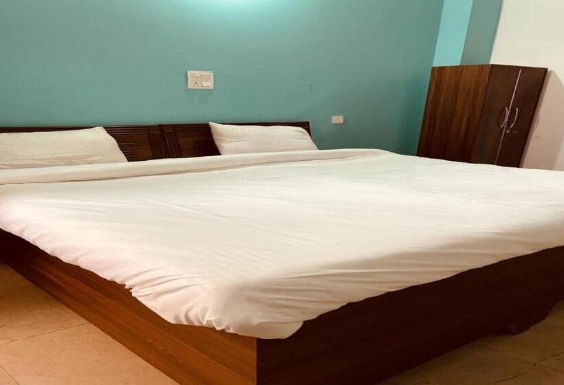 Üç Kişilik Klasik oda, Capital O Kanha Guest House