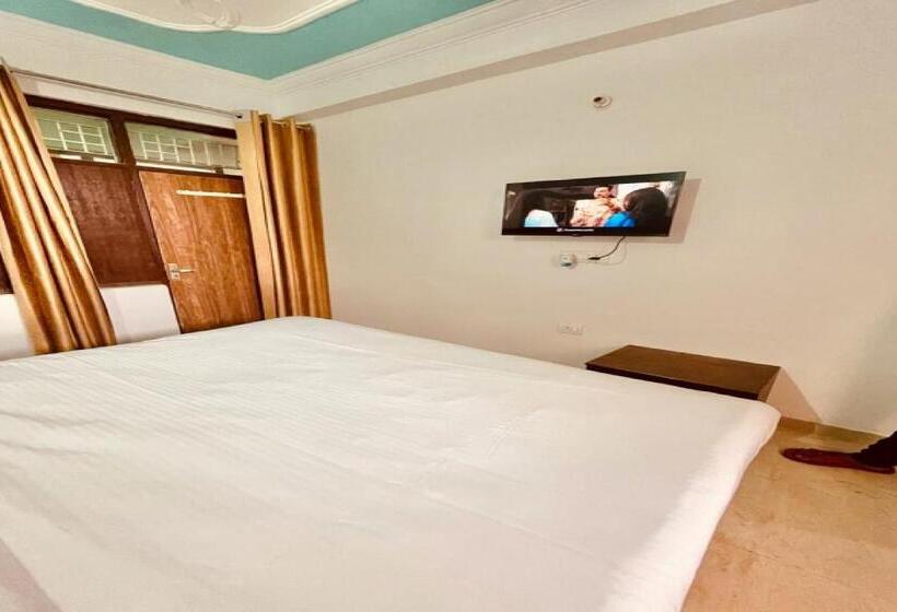 Üç Kişilik Klasik oda, Capital O Kanha Guest House