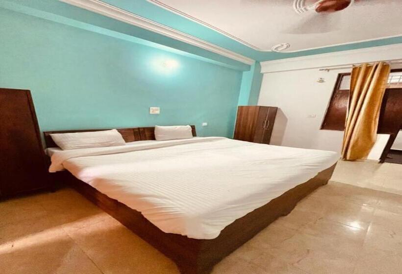 Üç Kişilik Klasik oda, Capital O Kanha Guest House