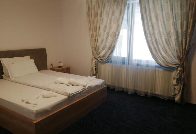 Номер Deluxe, Pensiunea Lara
