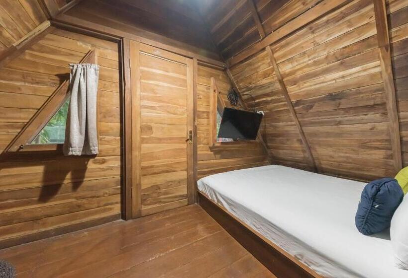 Номер Deluxe, Urbanview Hotel Cianjur City Park By Reddoorz
