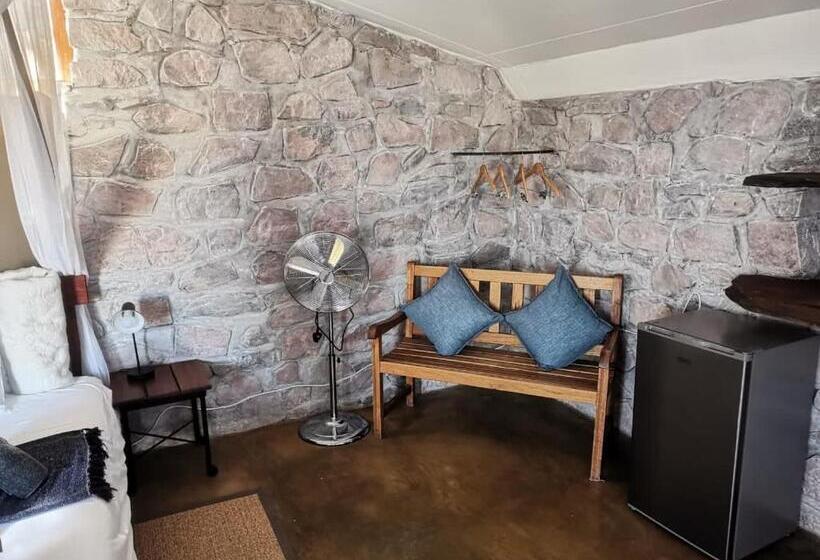 اتاق استاندارد با چشم‌انداز کوهستان, Little Sossus Lodge