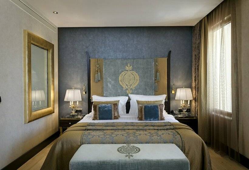 Номер Deluxe, Titanic Mardan Palace