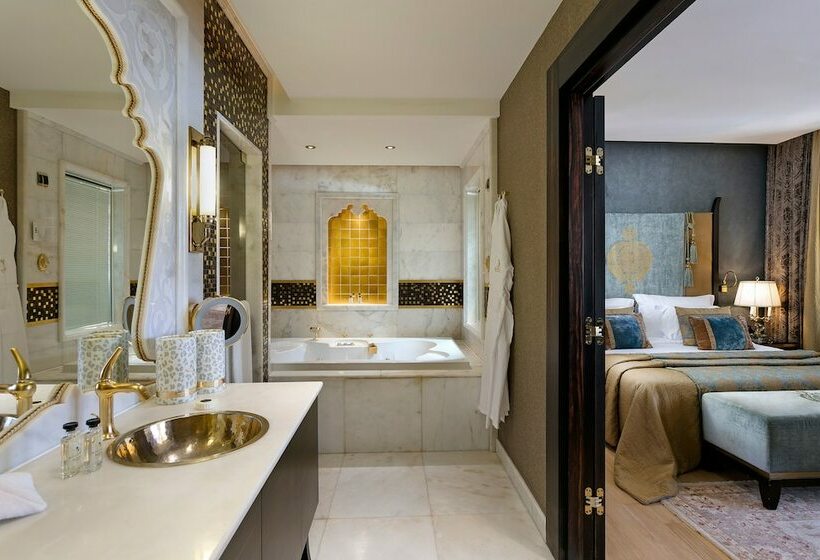 Номер Deluxe, Titanic Mardan Palace