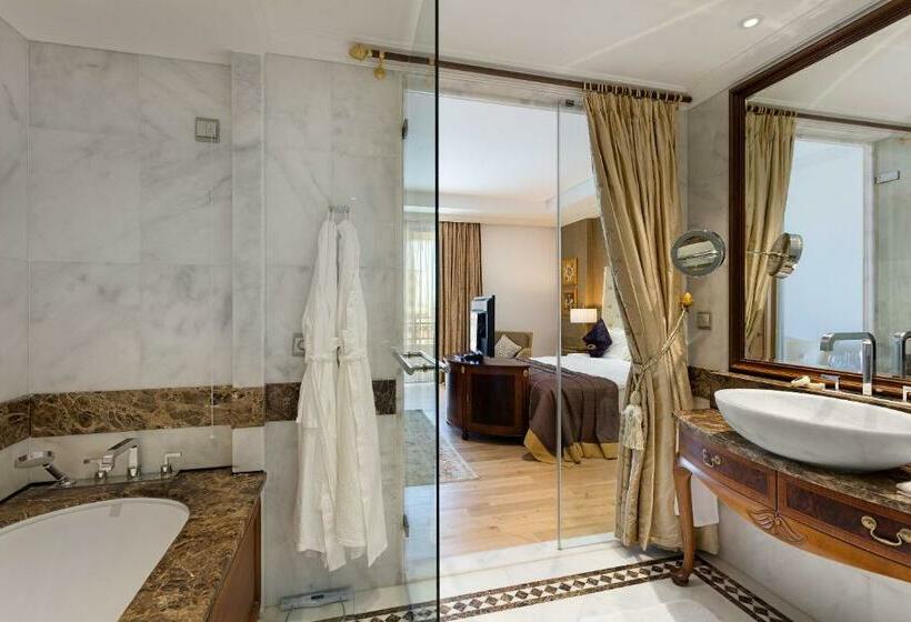 Семейный Номер, Titanic Mardan Palace