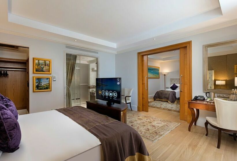 Семейный Номер, Titanic Mardan Palace