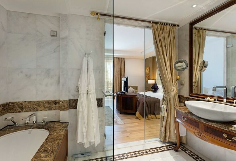 Семейный Номер, Titanic Mardan Palace