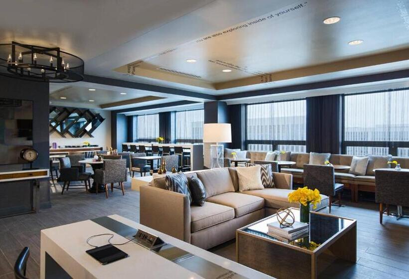 Club Suite, Renaissance Chicago O Hare Suites