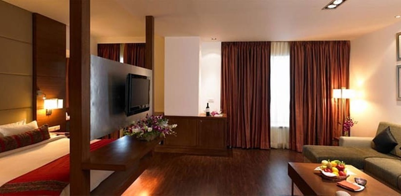 Номер Клуб, Royal Orchid Central Pune