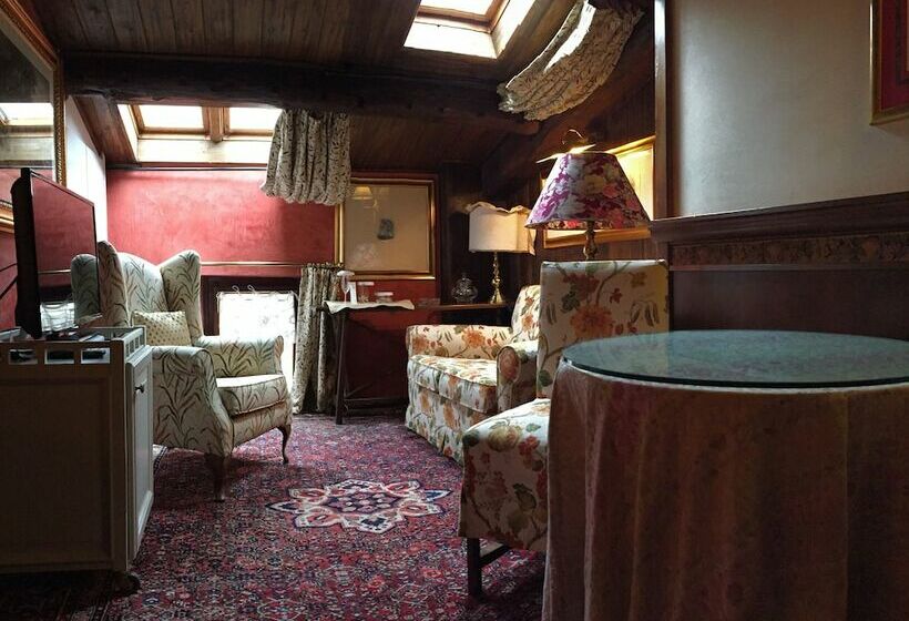 Suite Superior, Gabbia D'oro