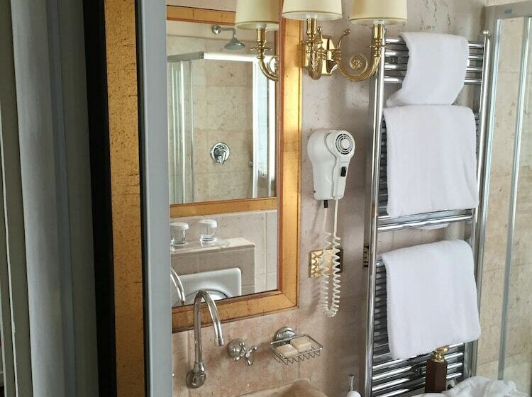 Suite Superior, Gabbia D'oro