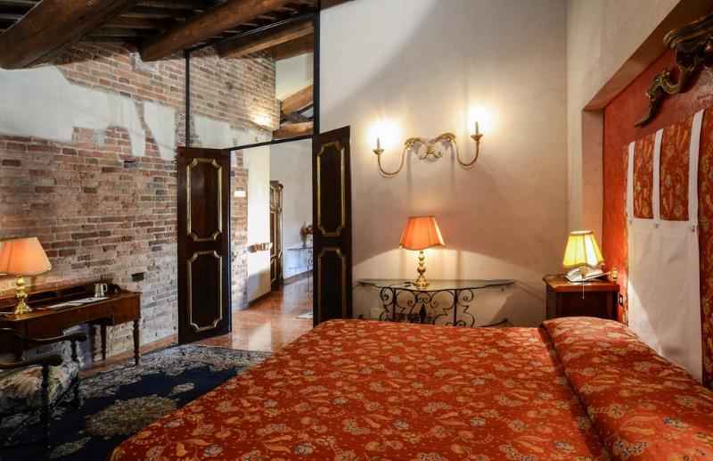 Suite Superior, Gabbia D'oro