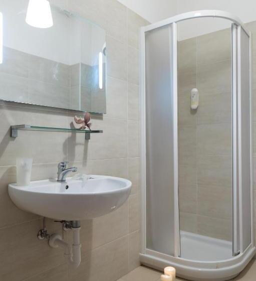 اتاق لوکس خانوادگی, La Perla Rimini