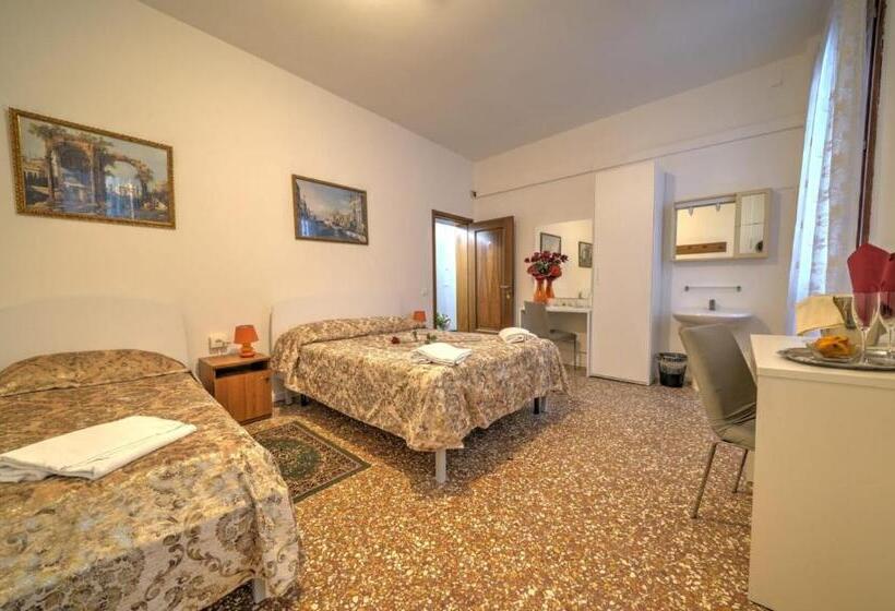 Habitació Familiar Bany Compartit, Residenza Briati