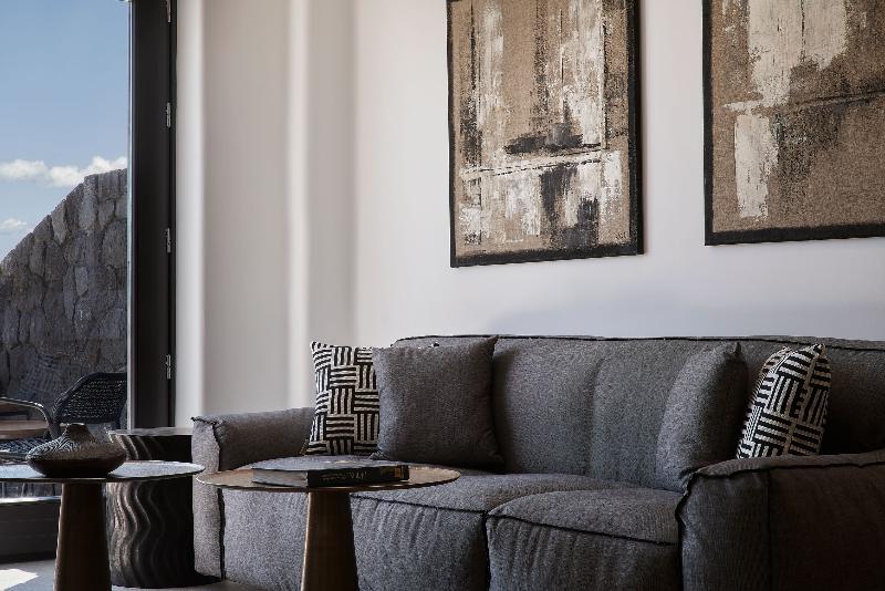 سوییت جونیور با چشم‌انداز استخر, Santanna Luxury Suites