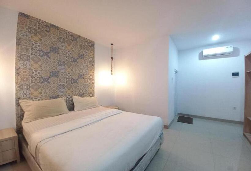اتاق لوکس با تخت بزرگ, Oyo 90510 Sand S Residence