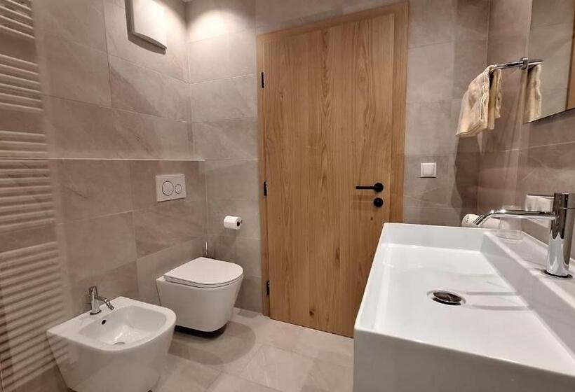 带1个卧室的带阳台的公寓, Alpenspitz Appartements   Garni   B&b