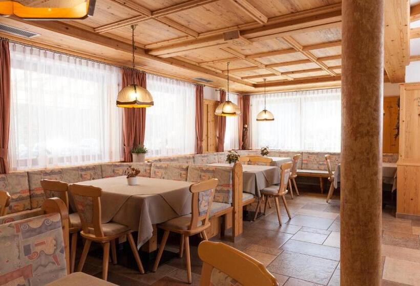 带1个卧室的带阳台的公寓, Alpenspitz Appartements   Garni   B&b