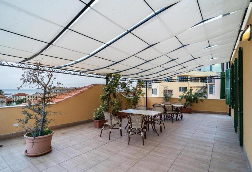 سوئیت جونیور با تراس, Globo Suite Correnti Hotels