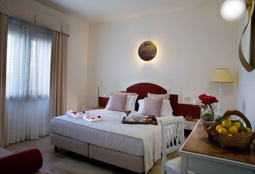 اتاق سوپریور سه تخته, Delfino Beach