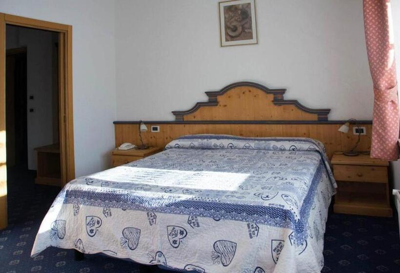 Standard Triple Room with Terrace, Nès Crépes