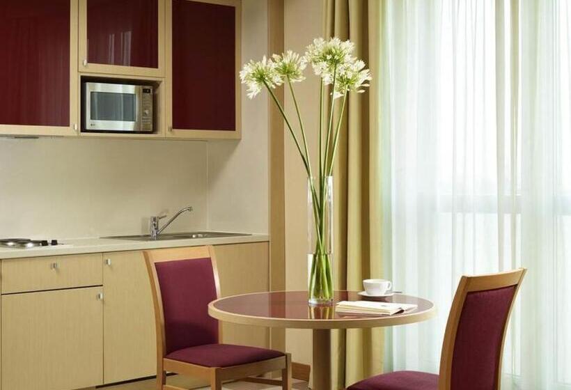 标准工作室, Unahotels The One Milano Hotel & Residence