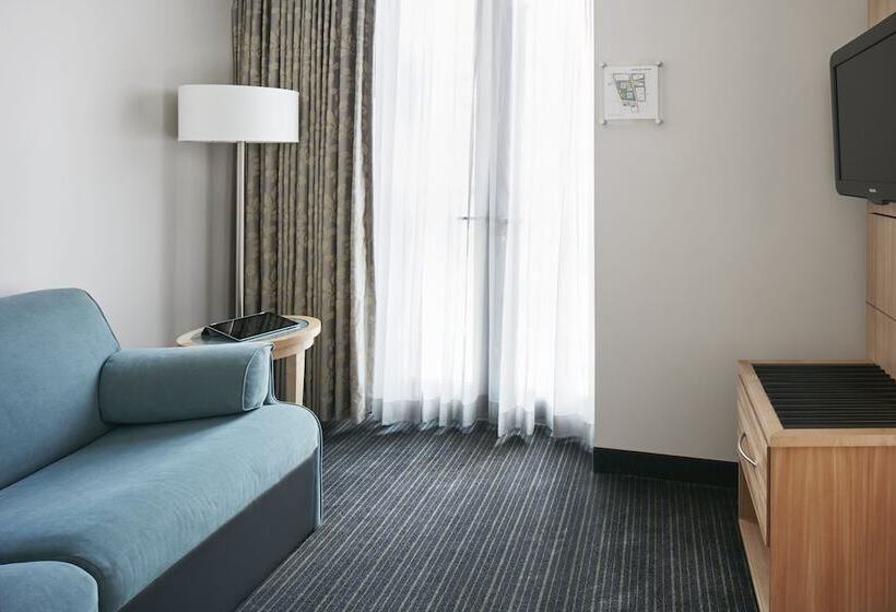 اتاق سوپریور با چشم‌انداز, Club Quarters Hotel World Trade Center, New York