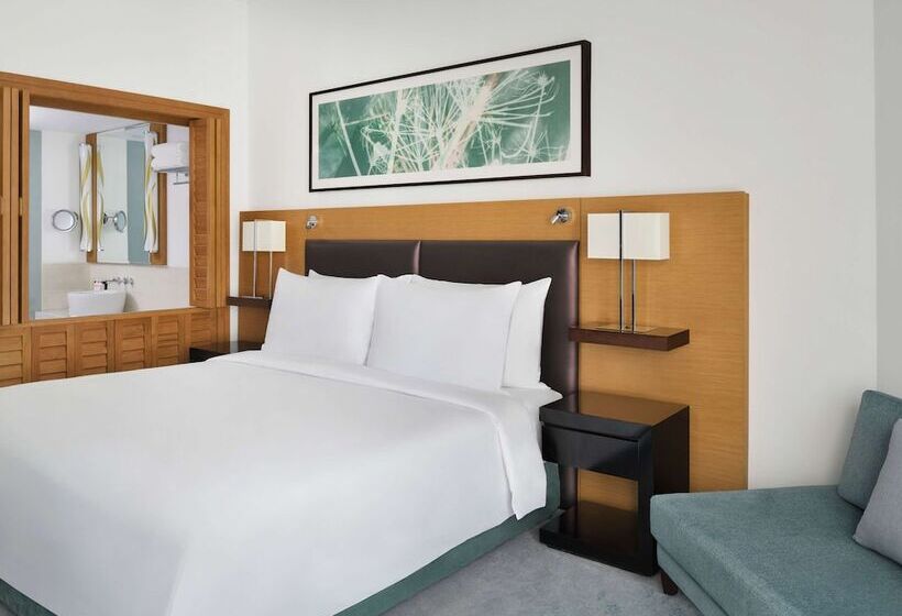 Номер Executive, Mövenpick Hotel Jumeirah Beach
