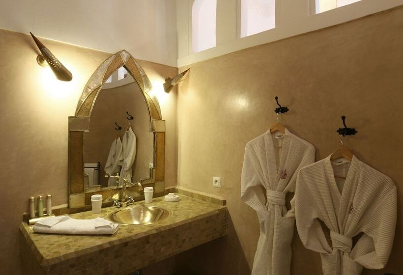 سوییت جونیور, Riad Pachavana