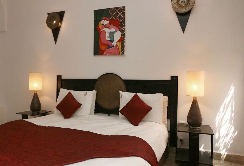 سوییت جونیور, Riad Pachavana