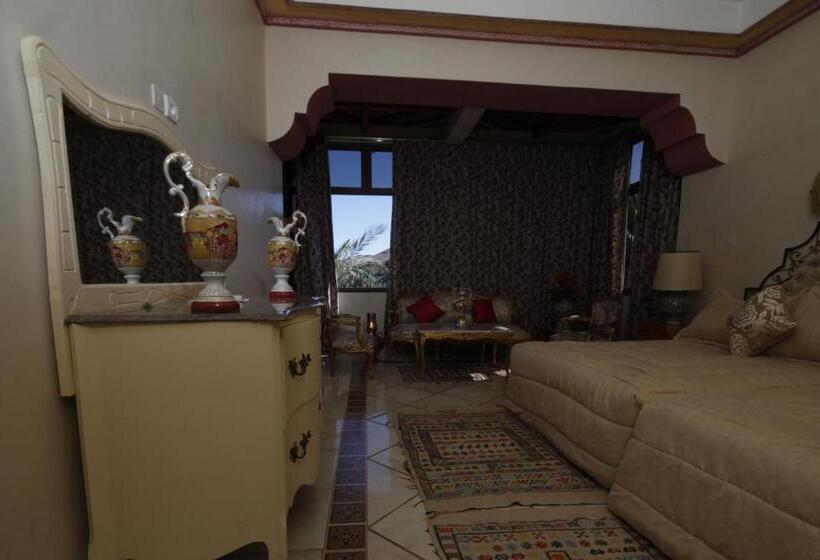 اتاق استاندارد سه نفره, Hôtel Le Tinsouline