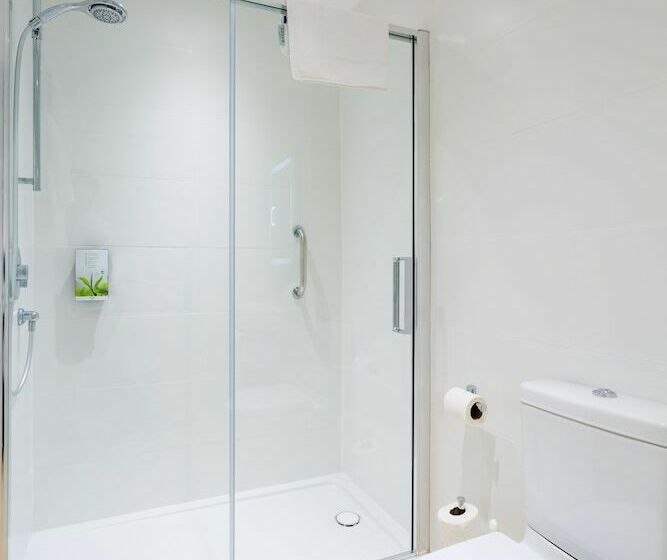 Дом 2 Спальни, Woodford Bridge Country Club
