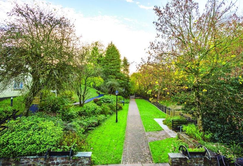 Номер Стандарт, Woodford Bridge Country Club