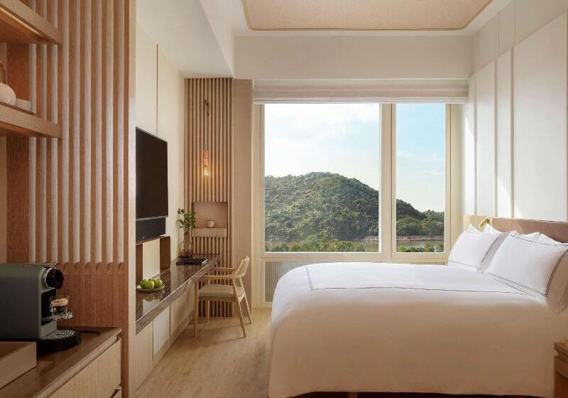 Classic Room Queen Bed, The Silveri Hong Kong  Mgallery