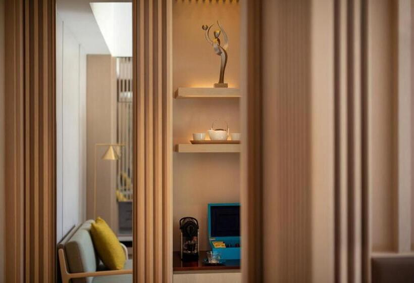 اتاق لوکس با تخت بزرگ, The Silveri Hong Kong  Mgallery