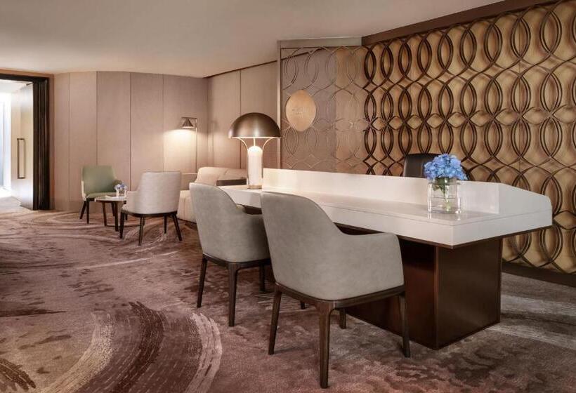 Executive Room Queen Bed, The Silveri Hong Kong  Mgallery