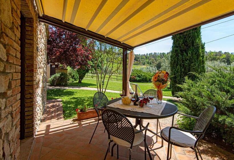 شقة غرفة واحدة مزودة بتراس, Agriturismo Casavaiano