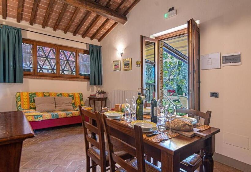 شقة غرفة واحدة مزودة بتراس, Agriturismo Casavaiano