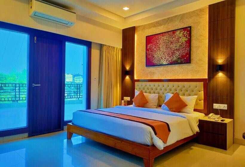 Номер Deluxe с Балконом, Sambhabana Hotel & Suites
