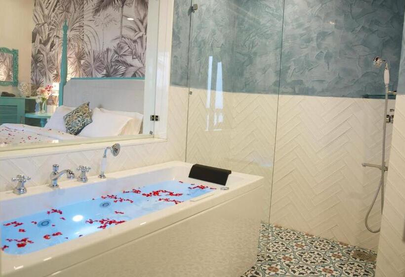 带大床的标准间, Larios Beach Holidays
