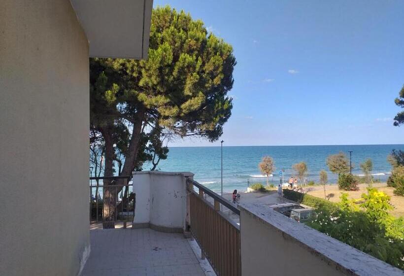اتاق استاندارد یک نفره, Room In Bb   Quadruple Room In Pineto   Enjoy A Relaxing Holiday