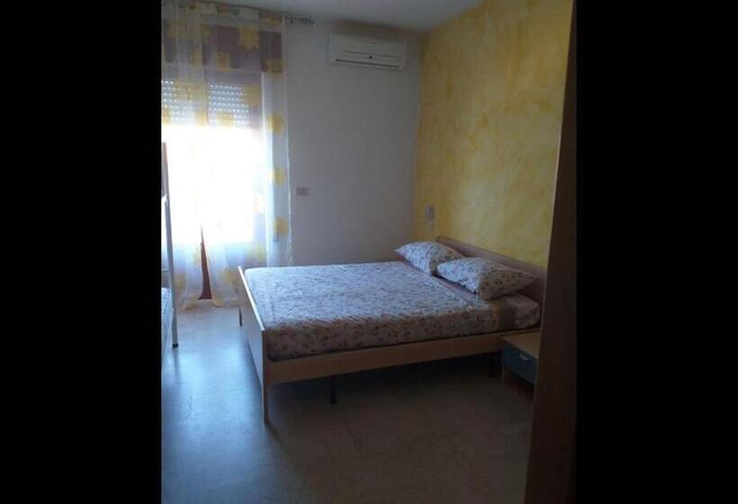 اتاق استاندارد یک نفره, Room In Bb   Quadruple Room In Pineto   Enjoy A Relaxing Holiday