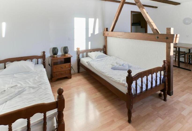 إستوديو قياسى, Auberge Du Peu Péquignot