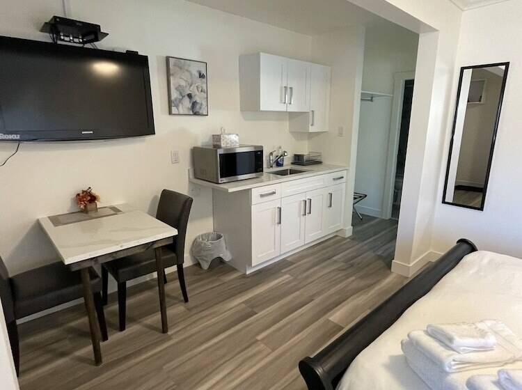 Студия Deluxe, Destination Inn
