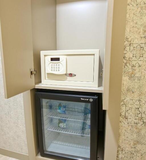 اتاق لوکس با بالکن, Florina